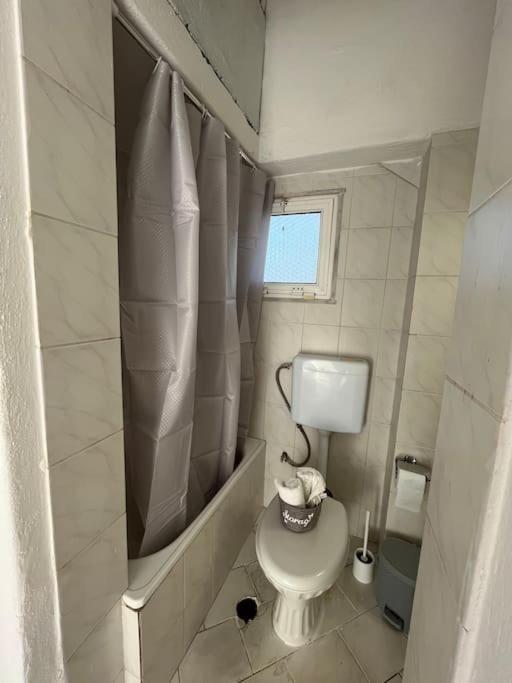 Studio Apartment In Nea Karvali Bagian luar foto